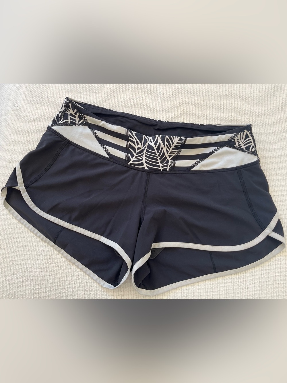Black and white Lulu speed up shorts